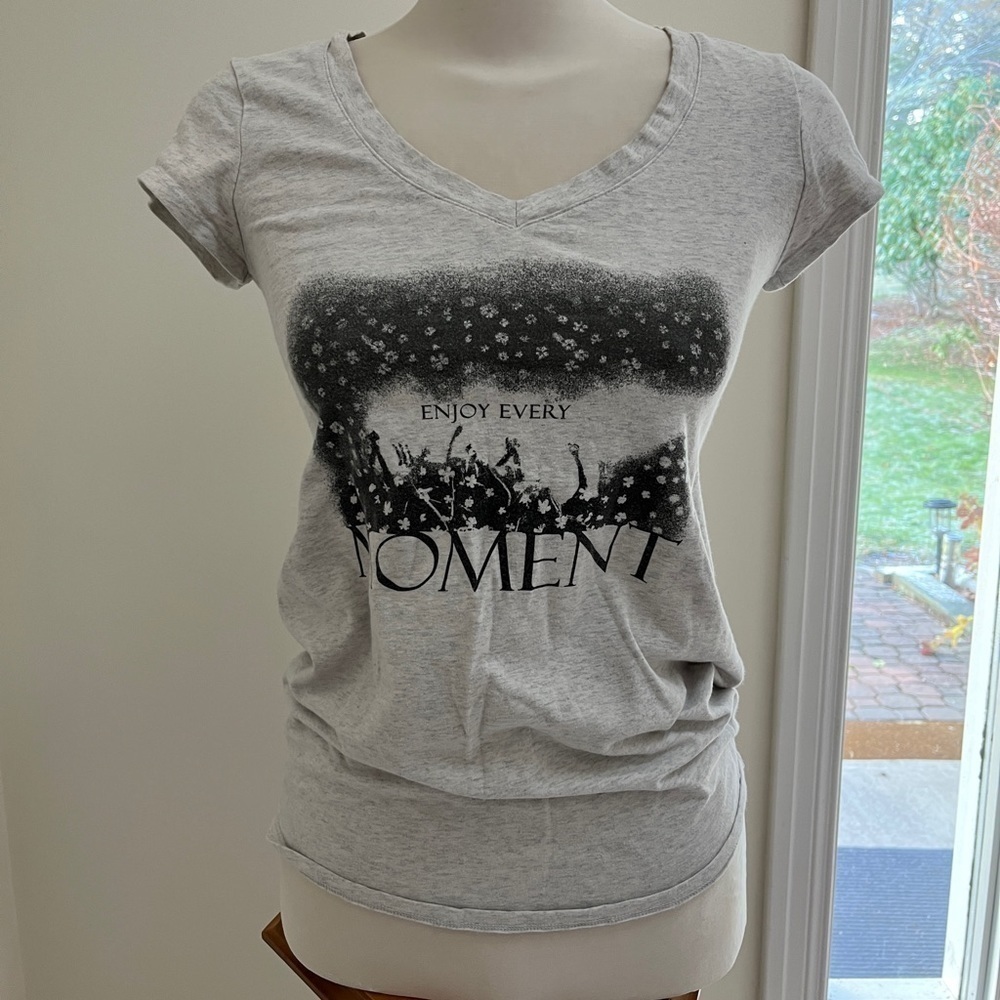 Thyme maternity Vneck T-shirt size small